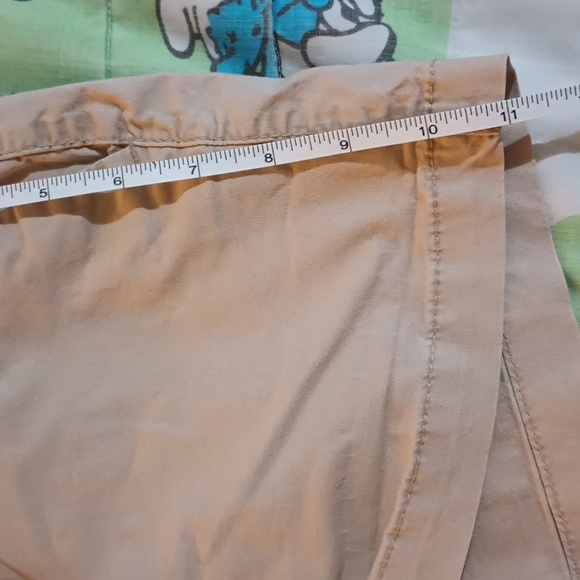 Old Navy Women's Khaki Short - Picture 10 of 12